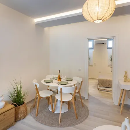 Ohana Suites, Cozy Near Miaouli Square Διαμέρισμα Ερμούπολη