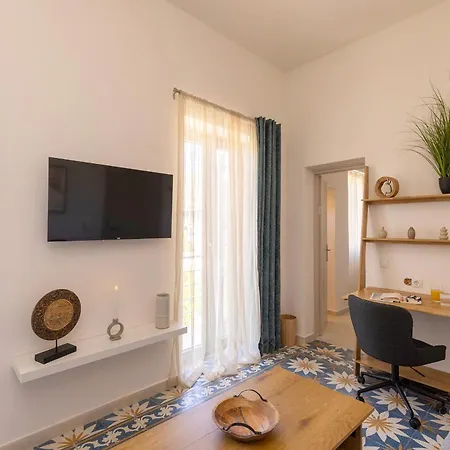 Ohana Suites, Cozy Near Miaouli Square Διαμέρισμα Ερμούπολη